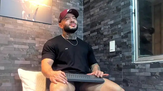 Snapshot of BruceDallas chatting on March 2, 12:22 am BruceDallas online show from March 2, 12:22 am