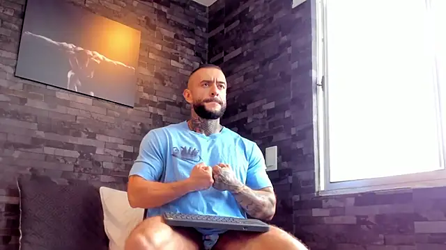 BruceDallas online show from September 22, 1:39 pm