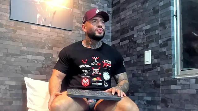 Snapshot of BruceDallas chatting on March 14, 1:11 am BruceDallas online show from March 14, 1:11 am