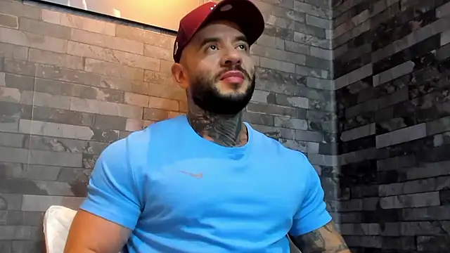 Snapshot of BruceDallas chatting on January 7, 1:54 am BruceDallas online show from January 7, 1:54 am