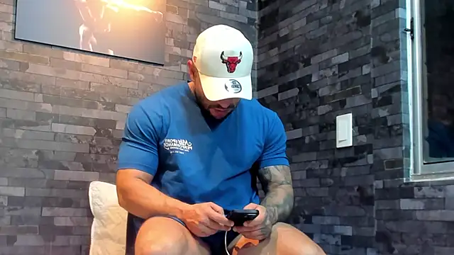 Snapshot of BruceDallas chatting on February 6, 4:08 am BruceDallas online show from February 6, 4:08 am