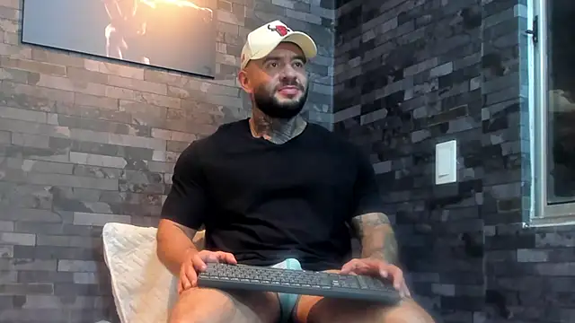 BruceDallas online show from April 22, 4:52 am