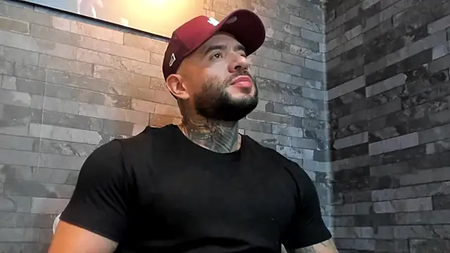 Snapshot of BruceDallas chatting on January 8, 3:56 am BruceDallas online show from January 8, 3:56 am