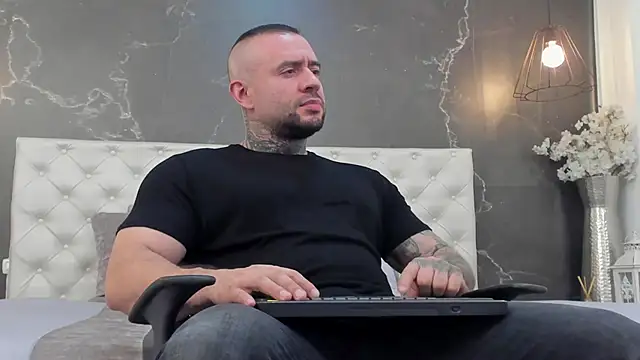 BruceDallas online show from March 2, 1:04 am