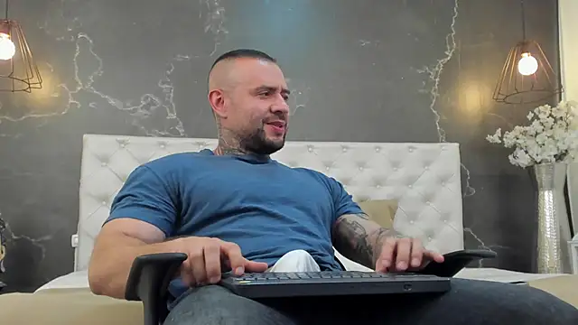 BruceDallas online show from February 3, 2:14 am