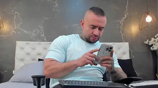 BruceDallas online show from February 25, 1:20 am