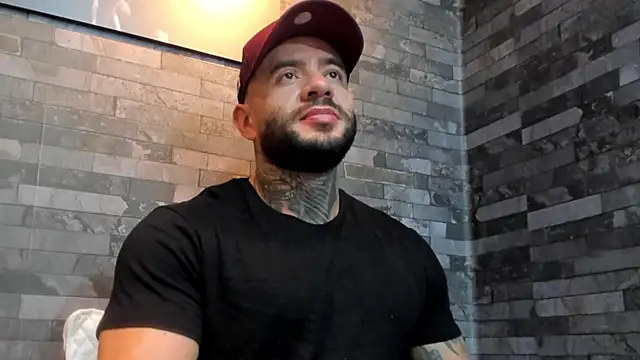 Snapshot of BruceDallas chatting on January 11, 2:07 am BruceDallas online show from January 11, 2:07 am