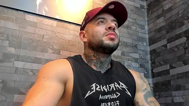 Snapshot of BruceDallas chatting on January 18, 1:53 am BruceDallas online show from January 18, 1:53 am