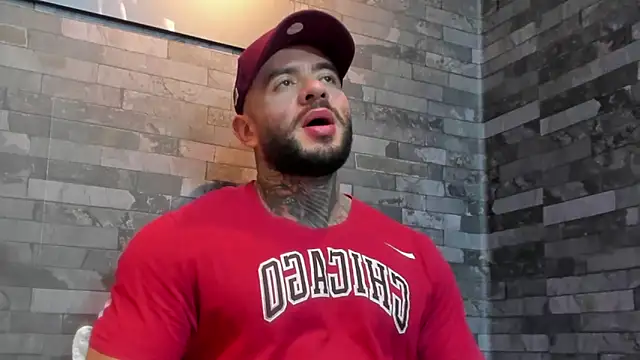 Snapshot of BruceDallas chatting on December 23, 12:54 am BruceDallas online show from December 23, 12:54 am