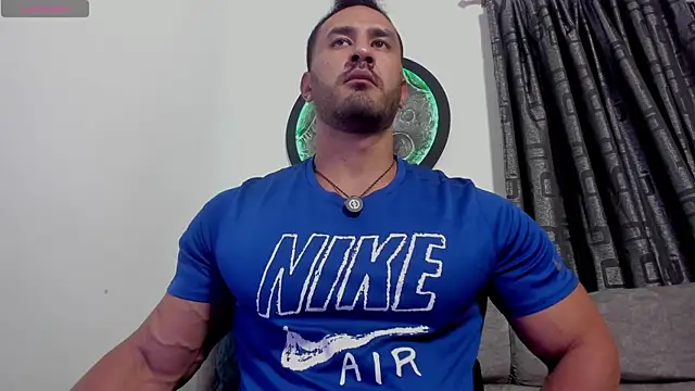 Snapshot of curt_xxx chatting on June 18, 2:32 am curt xxx online show from June 18, 2:32 am