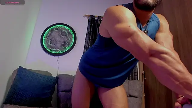 Snapshot of curt_xxx chatting on June 11, 2:53 am curt xxx online show from June 11, 2:53 am