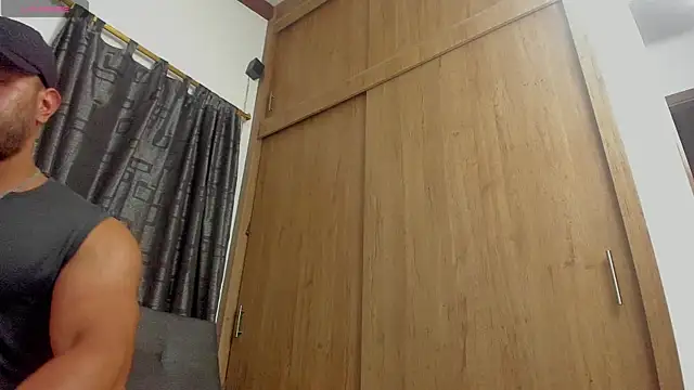 Snapshot of curt_xxx chatting on March 23, 4:49 am curt xxx online show from March 23, 4:49 am