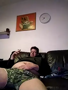 Knuffelstaaf123 online show from November 12, 9:51 pm