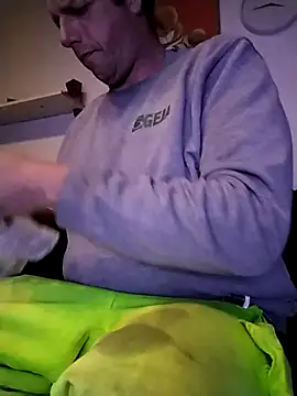 Knuffelstaaf123 online show from December 1, 3:57 pm