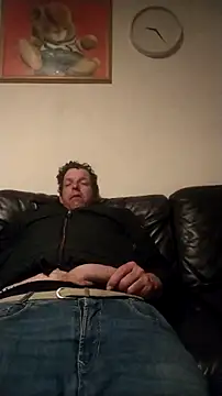 Knuffelstaaf123 online show from April 15, 9:37 pm