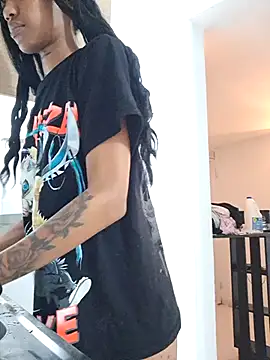 Snapshot of Honey-420- chatting on December 4, 2:21 am Honey-420- online show from December 4, 2:21 am