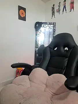 Snapshot of Honey-420- chatting on October 19, 3:15 pm Honey-420- online show from October 19, 3:15 pm