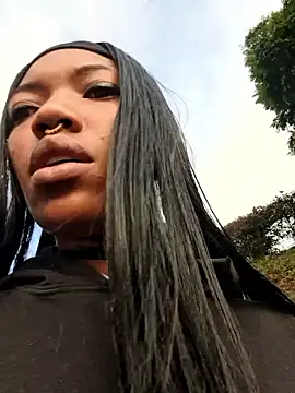 Snapshot of Honey-420- chatting on October 24, 11:31 am Honey-420- online show from October 24, 11:31 am