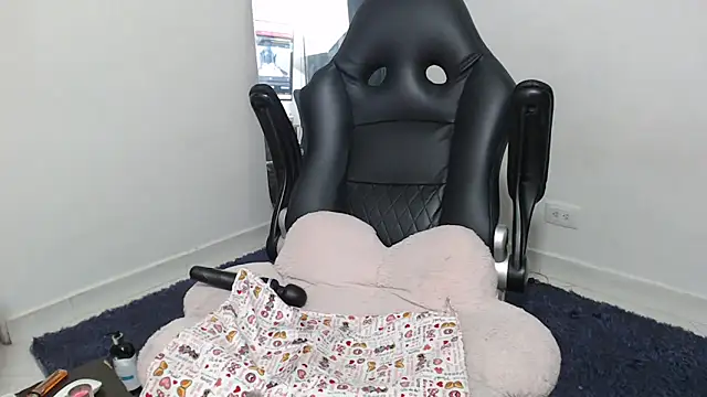Honey-420- online show from May 16, 2:43 am