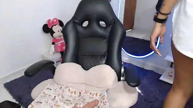 Honey-420- online show from May 28, 2:23 pm