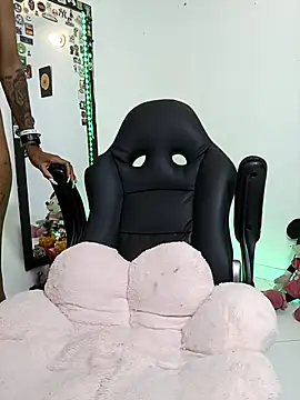 Snapshot of Honey-420- chatting on September 20, 1:10 am Honey-420- online show from September 20, 1:10 am