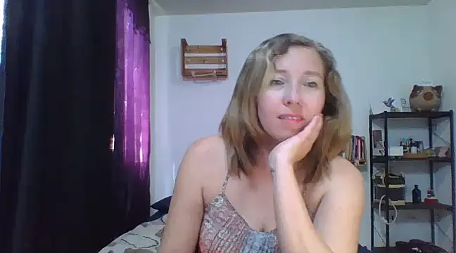 Snapshot of charlott_ponce chatting on February 8, 6:44 pm charlott ponce online show from February 8, 6:44 pm