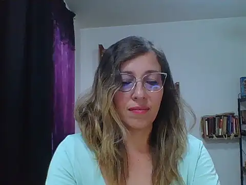 Snapshot of charlott_ponce chatting on September 18, 8:23 pm charlott ponce online show from September 18, 8:23 pm