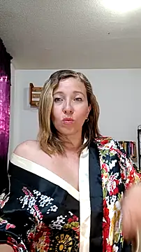 Snapshot of charlott_ponce chatting on March 6, 11:09 pm charlott ponce online show from March 6, 11:09 pm