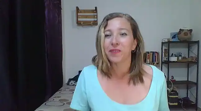 Snapshot of charlott_ponce chatting on March 6, 1:16 am charlott ponce online show from March 6, 1:16 am