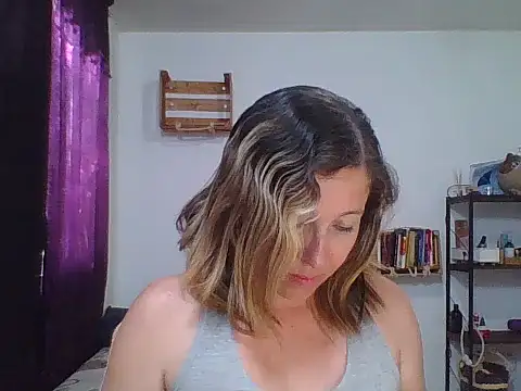 Snapshot of charlott_ponce chatting on March 20, 10:29 pm charlott ponce online show from March 20, 10:29 pm
