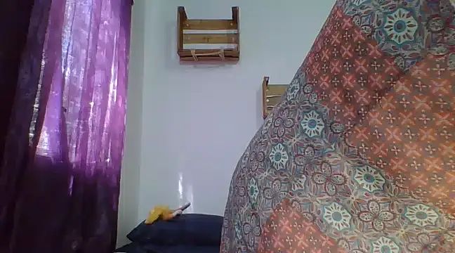 Snapshot of charlott_ponce chatting on February 5, 7:10 pm charlott ponce online show from February 5, 7:10 pm
