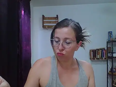 Snapshot of charlott_ponce chatting on September 22, 10:27 pm charlott ponce online show from September 22, 10:27 pm