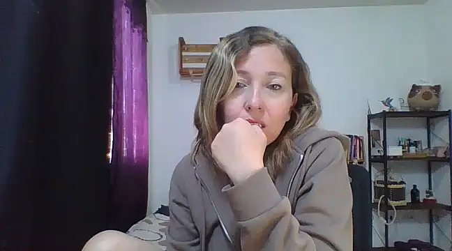 Snapshot of charlott_ponce chatting on February 7, 6:24 pm charlott ponce online show from February 7, 6:24 pm