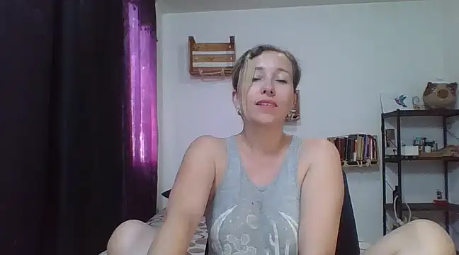 Snapshot of charlott_ponce chatting on February 14, 6:51 pm charlott ponce online show from February 14, 6:51 pm