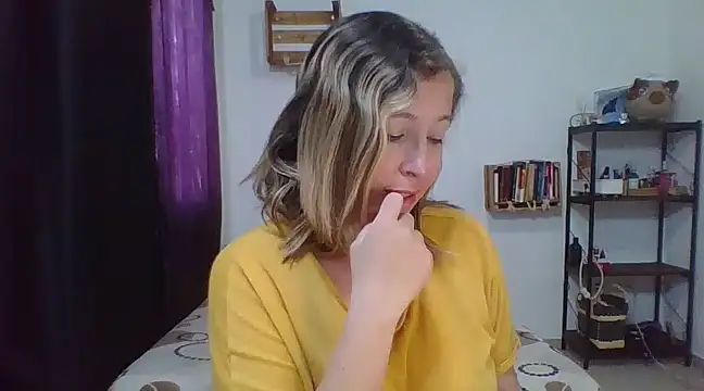Snapshot of charlott_ponce chatting on March 19, 5:28 pm charlott ponce online show from March 19, 5:28 pm