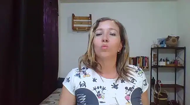 Snapshot of charlott_ponce chatting on March 20, 1:46 am charlott ponce online show from March 20, 1:46 am