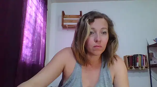 Snapshot of charlott_ponce chatting on February 10, 8:21 pm charlott ponce online show from February 10, 8:21 pm