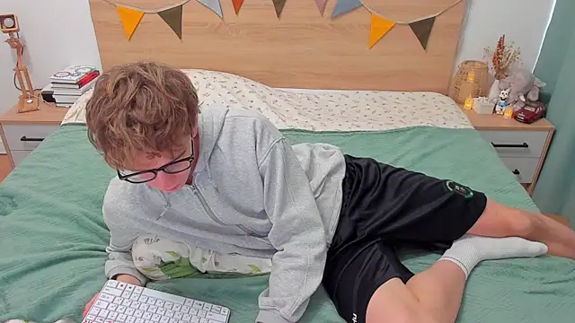 Snapshot of Fandi_777 chatting on October 3, 7:32 am Fandi 777 online show from October 3, 7:32 am