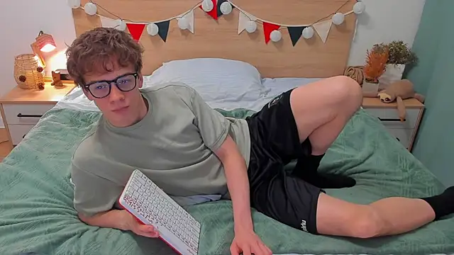 Snapshot of Fandi_777 chatting on November 9, 6:06 am Fandi 777 online show from November 9, 6:06 am