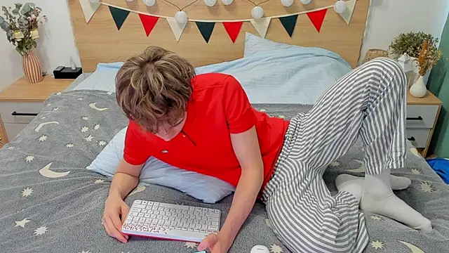 Snapshot of Fandi_777 chatting on March 12, 6:51 am Fandi 777 online show from March 12, 6:51 am