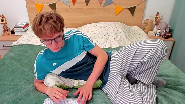 Snapshot of Fandi_777 chatting on September 19, 4:22 pm Fandi 777 online show from September 19, 4:22 pm