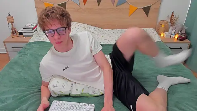 Snapshot of Fandi_777 chatting on September 30, 6:41 am Fandi 777 online show from September 30, 6:41 am