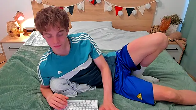 Snapshot of Fandi_777 chatting on November 11, 9:04 am Fandi 777 online show from November 11, 9:04 am