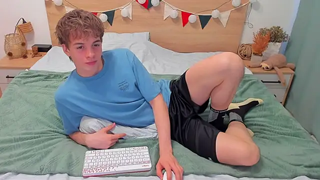 Snapshot of Fandi_777 chatting on November 18, 7:33 am Fandi 777 online show from November 18, 7:33 am