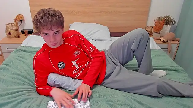 Snapshot of Fandi_777 chatting on December 1, 7:09 am Fandi 777 online show from December 1, 7:09 am