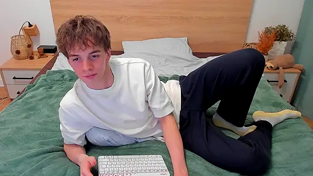 Snapshot of Fandi_777 chatting on November 25, 2:28 pm Fandi 777 online show from November 25, 2:28 pm