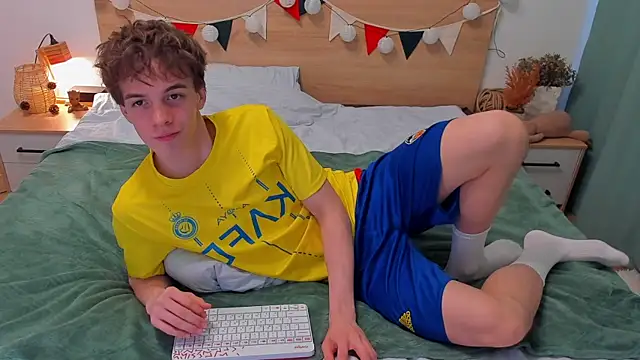 Snapshot of Fandi_777 chatting on November 20, 8:37 am Fandi 777 online show from November 20, 8:37 am