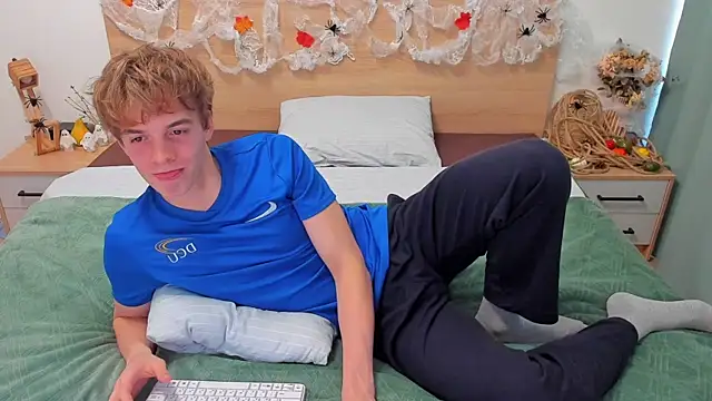 Snapshot of Fandi_777 chatting on October 11, 9:43 am Fandi 777 online show from October 11, 9:43 am