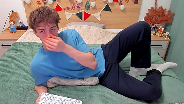 Snapshot of Fandi_777 chatting on December 16, 8:29 am Fandi 777 online show from December 16, 8:29 am