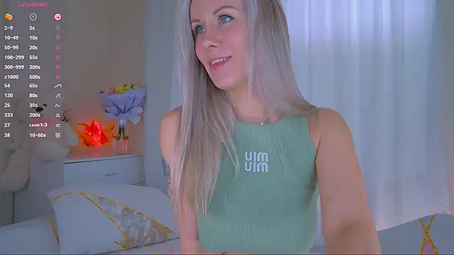 Snapshot of Nika_Bloom chatting on October 22, 5:07 am Nika Bloom online show from October 22, 5:07 am